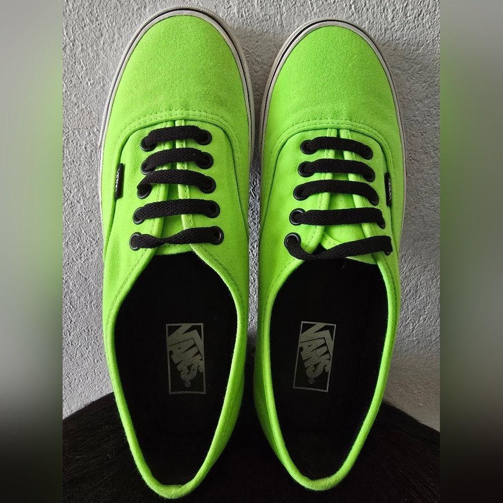 Vans Off The Wall Bright Neon Green Men's 9 Womens 10.5 - Picture 2 of 7